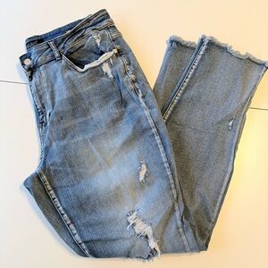 Judy Blue Light Blue Distressed Cropped Jeans